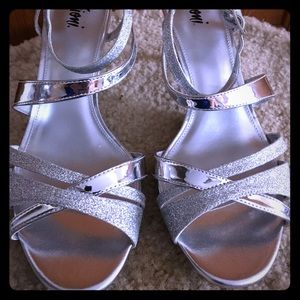 Fioni Silver 1” heels